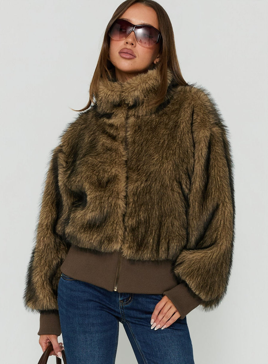 Oversized faux fur bunda