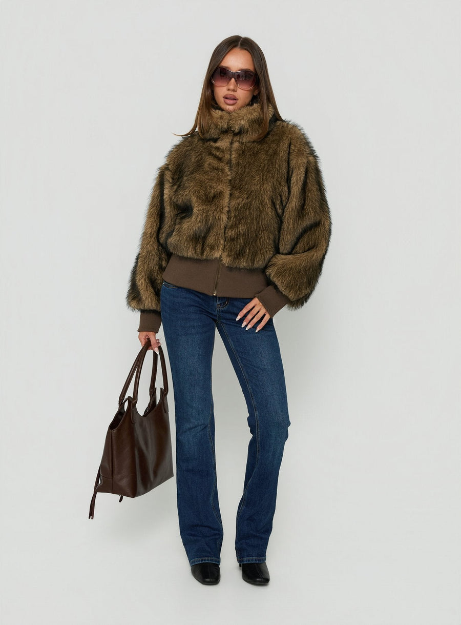 Oversized faux fur bunda