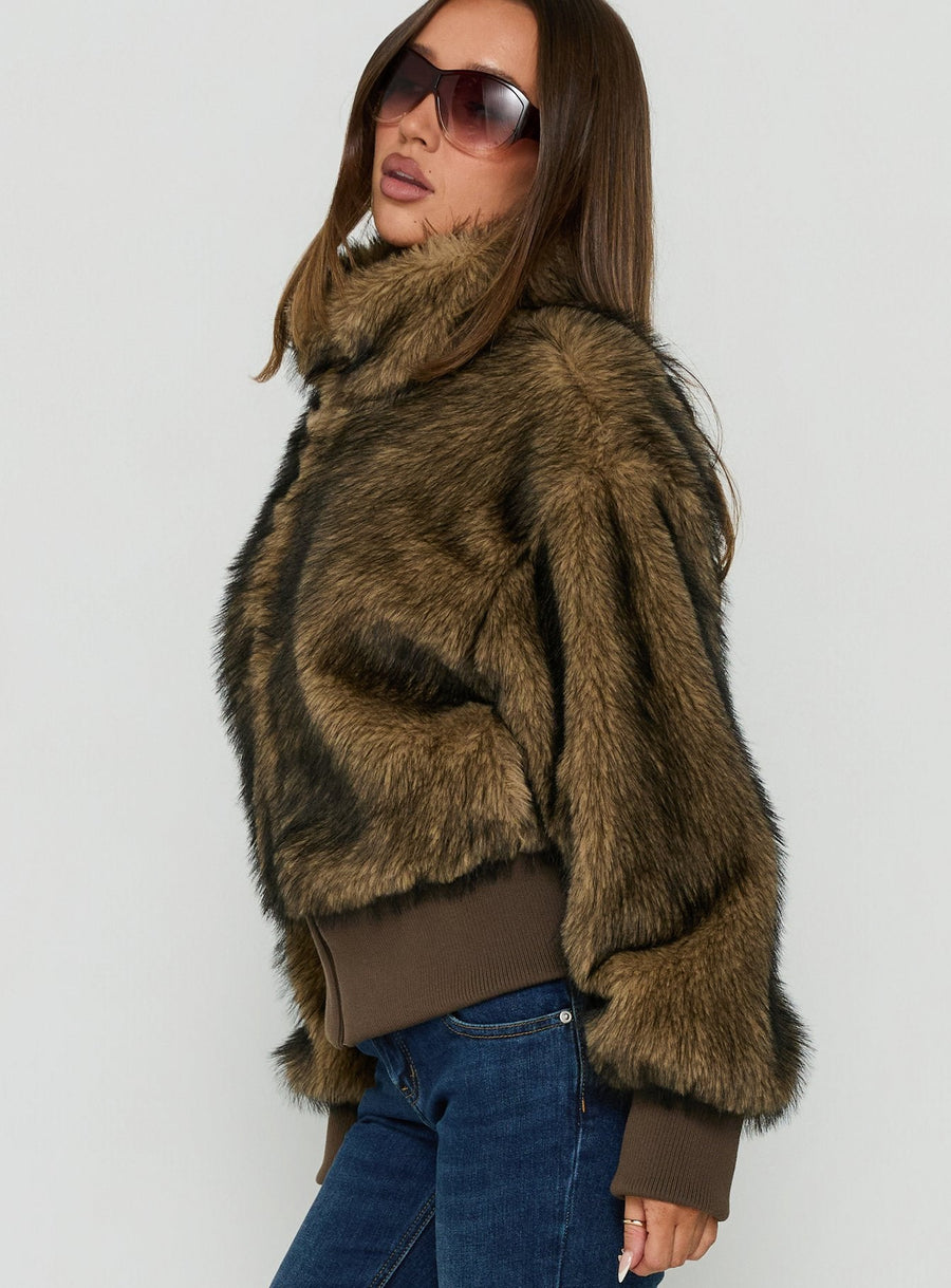 Oversized faux fur bunda