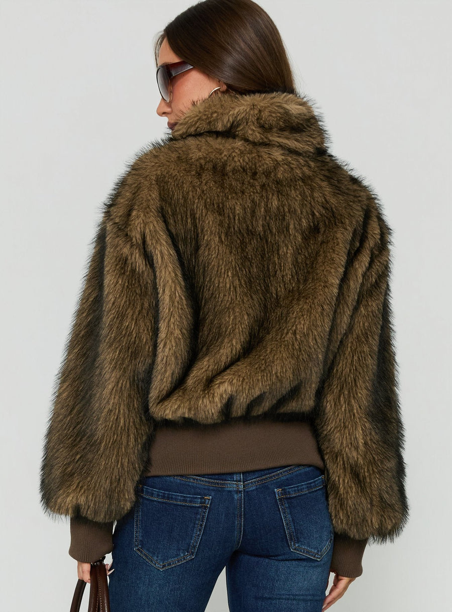 Oversized faux fur bunda