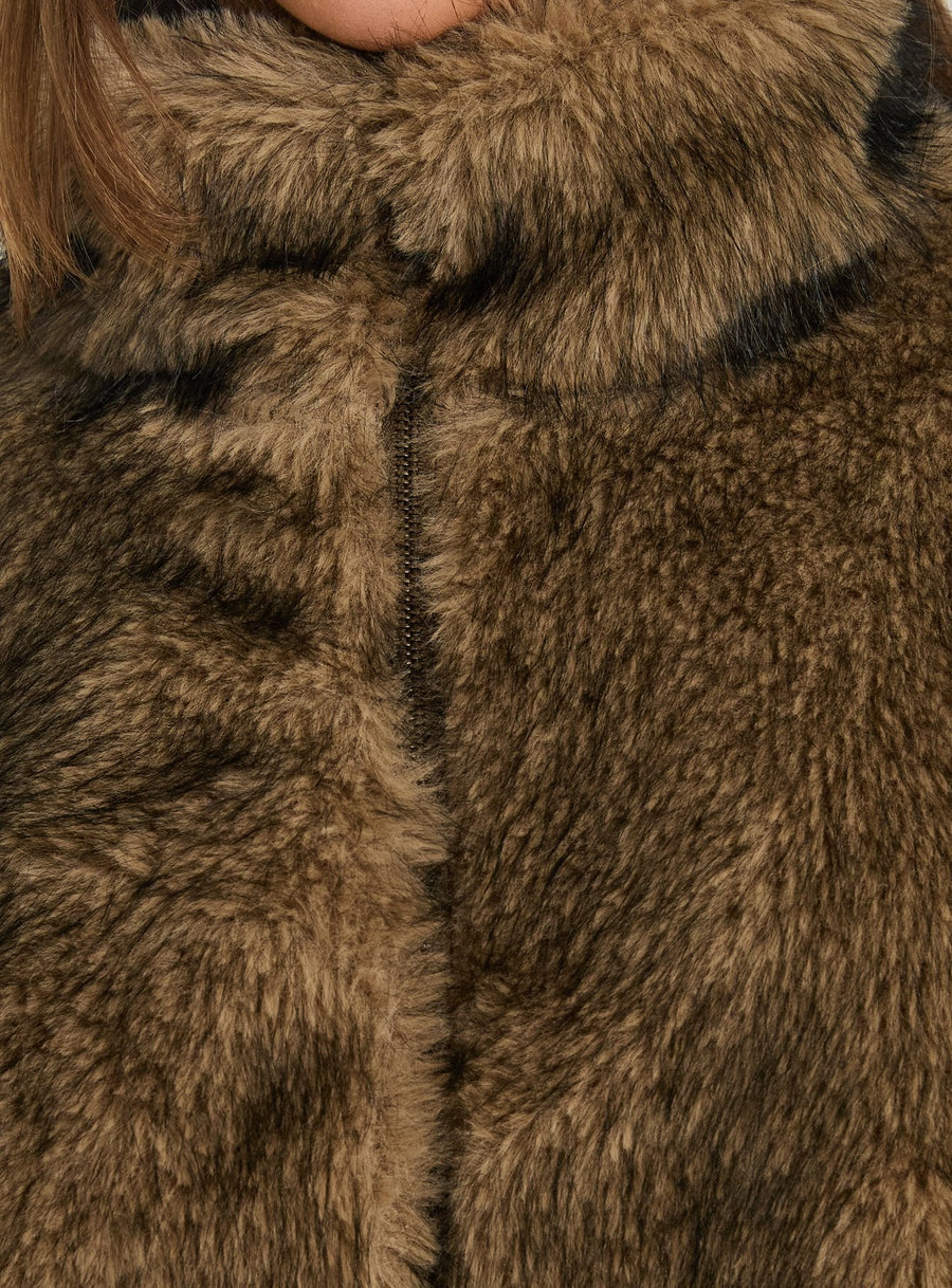 Oversized faux fur bunda