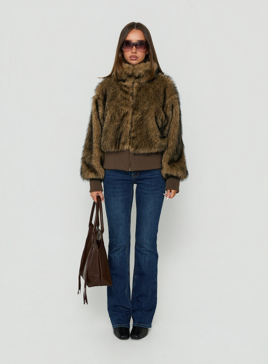 Oversized faux fur bunda